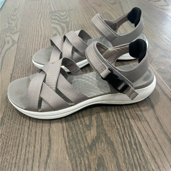 Clarks Women's Gray Cloudsteppers Sandals 8 - Picture 6 of 11